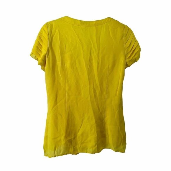 Walter Blouse Womens XS Yellow Short Sleeve Pleated Ruffle VNeck Button Up Silky - Picture 3 of 6